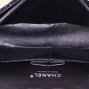Bolso de mano Chanel Timeless en tejido jersey negro y blanco - Detail D3 thumbnail