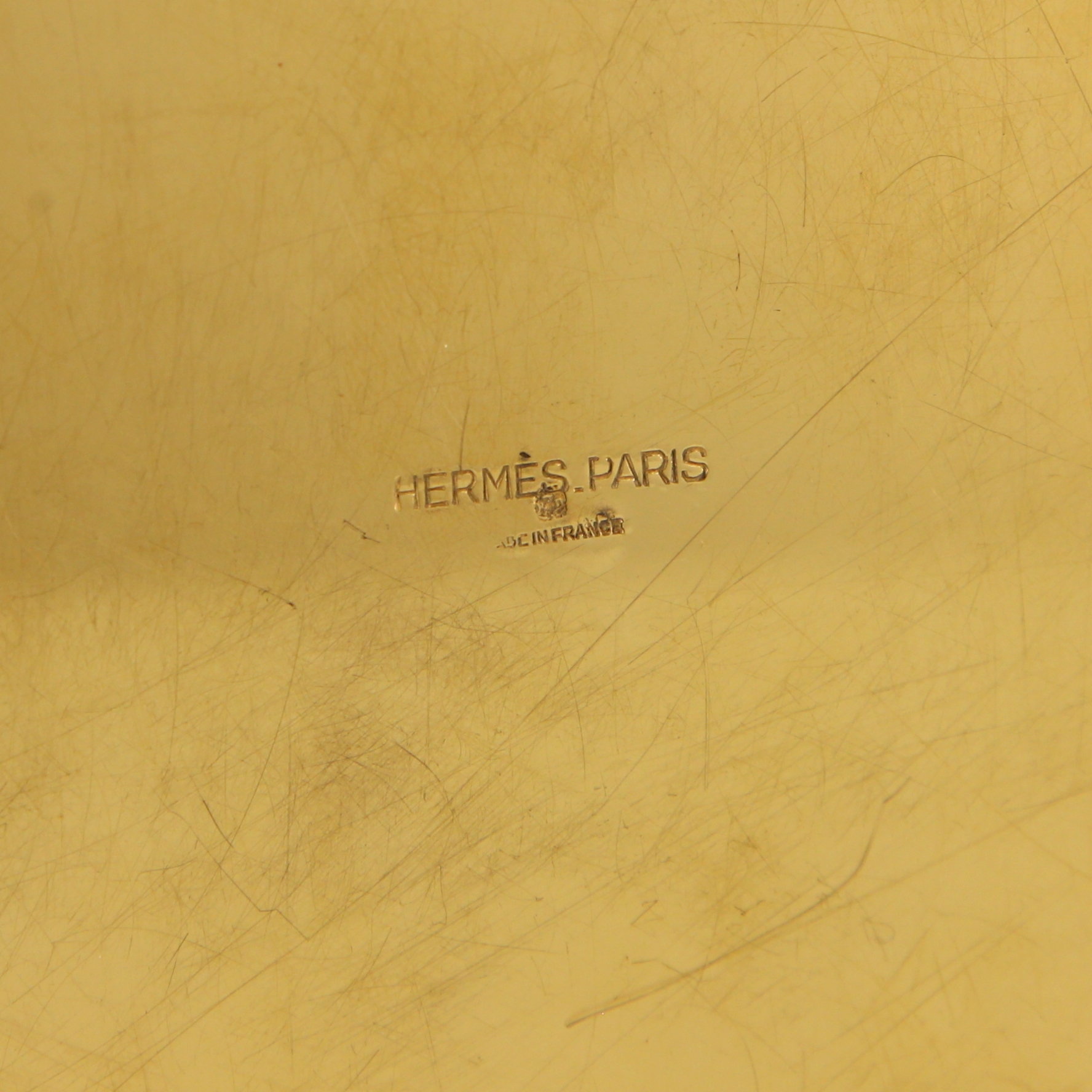 Boîte Hermès "Boucle" en laque rouge et métal doré, années 1980 - Detail D3