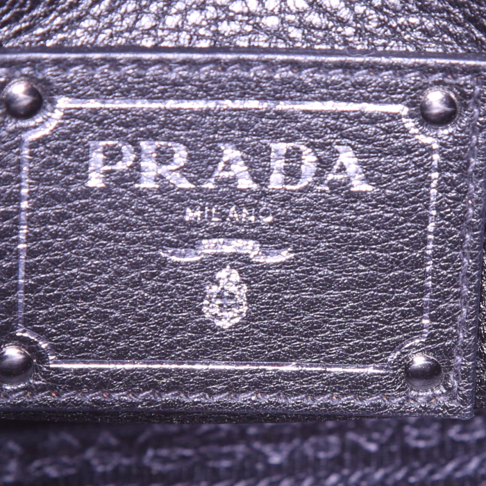 Sac à main Prada en cuir grainé noir - Detail D4