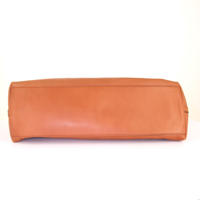 Sac cabas Gucci en cuir grainé marron - Detail D5