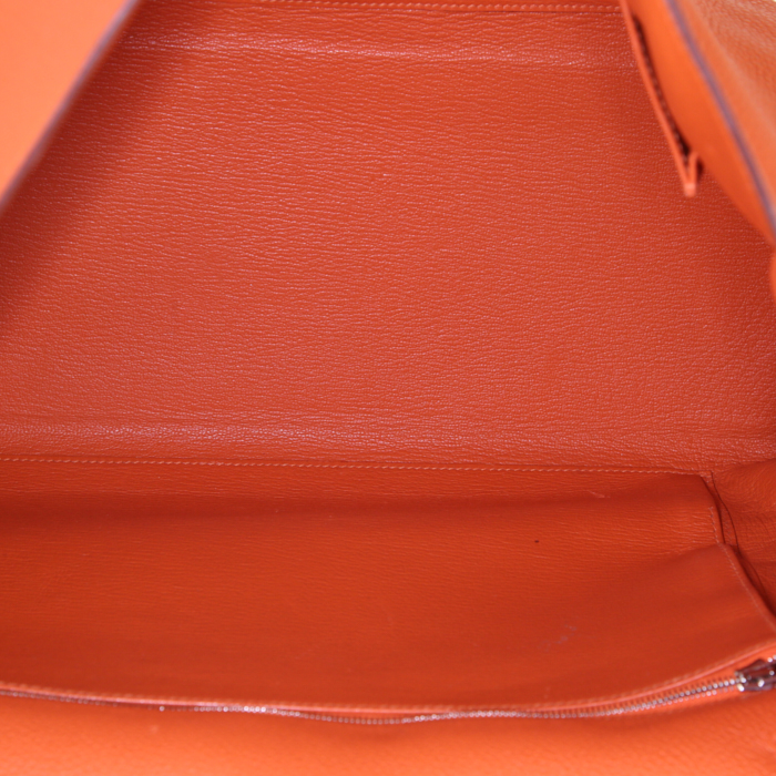 Hermes Kelly 40 cm handbag in orange togo leather - Detail D3
