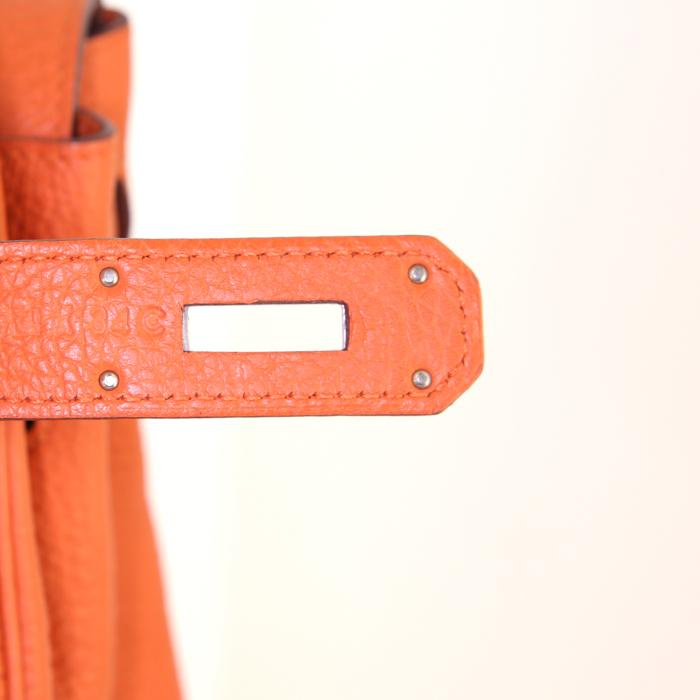 Sac à main Hermes Kelly 40 cm en cuir togo orange - Detail D5