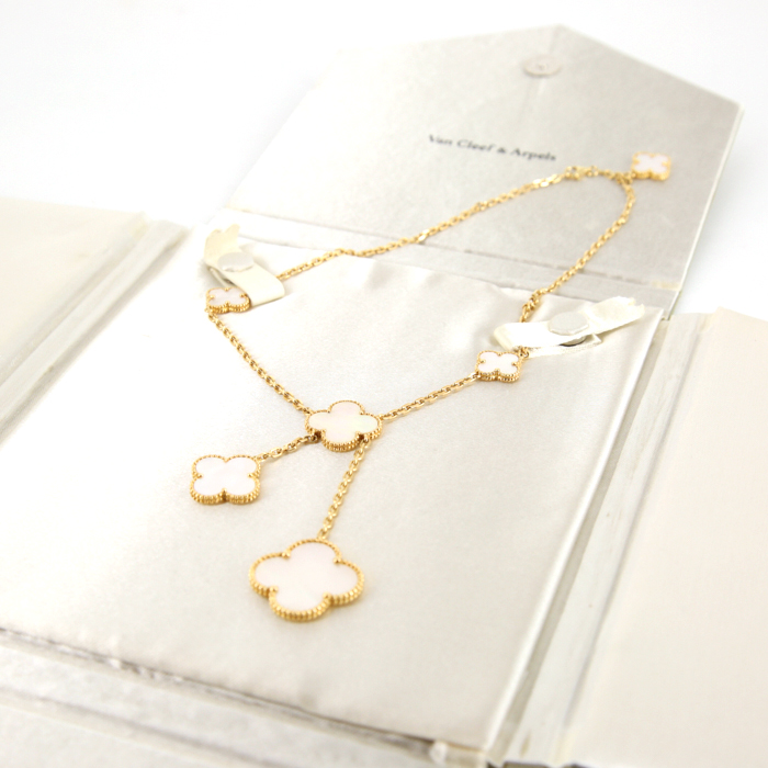 Collana Van Cleef
Arpels Magic Alhambra in oro giallo e madreperla - Detail D2