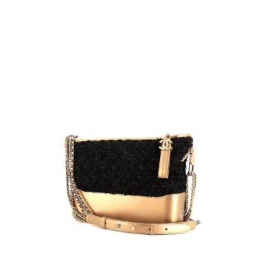 Borsa a tracolla Chanel Gabrielle  modello grande in tweed nero e dorato e pelle dorata