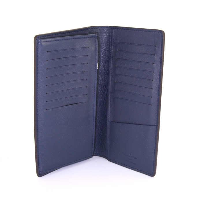 Portefeuille Louis Vuitton Brazza en cuir taurillon clémence bleu - Detail D2