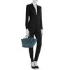 Bolso de mano Celine Tie Bag modelo mediano en cuero granulado azul verdoso - Detail D1 thumbnail