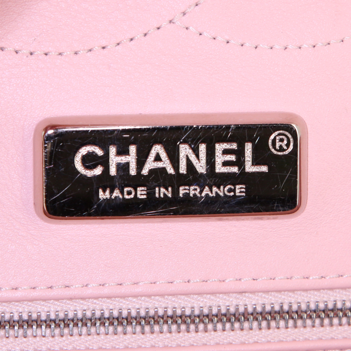 Chanel Timeless jumbo shoulder bag in shading pink crocodile - Detail D4