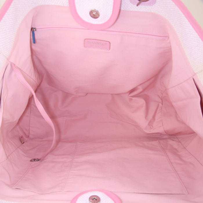 Sac de week end Chanel Deauville en toile rose et cuir rose - Detail D3