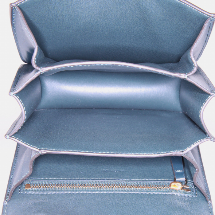 Bolso bandolera Celine Classic Box Small model en cuero box verde pino - Detail D2