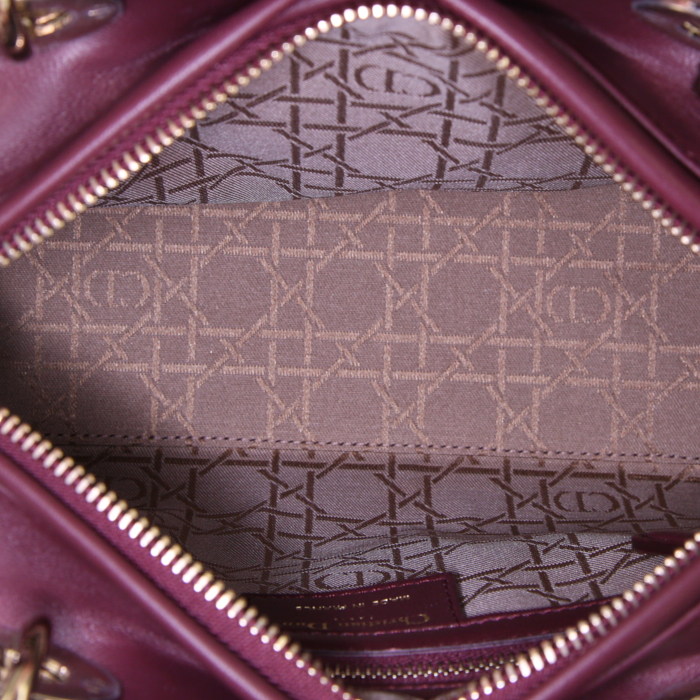 Sac bandoulière Dior Lady Dior moyen modèle en cuir cannage bordeaux - Detail D3