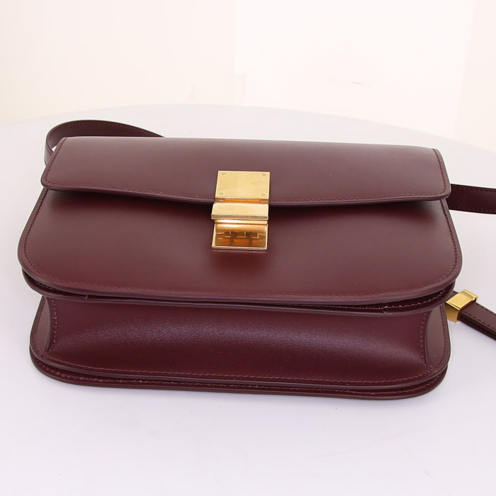 Céline Classic Box handbag in burgundy box leather - Detail D4