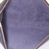 Bolsito de mano Louis Vuitton Pochette accessoires en cuero Epi negro - Detail D3 thumbnail