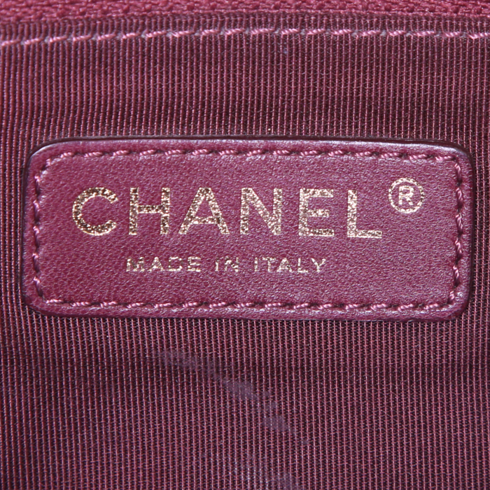 Sac à main Chanel 2.55 en cuir matelassé rouge - Detail D4