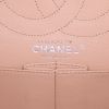 Bolso de mano Chanel 2.55 en cuero acolchado negro y cuero beige - Detail D4 thumbnail