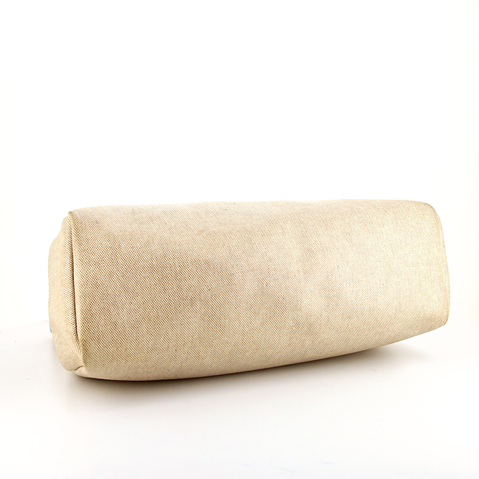 Bolso para llevar al hombro o en la mano Hermes Herbag en lona beige y cuero natural - Detail D5