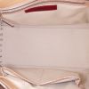 Bolso de mano Valentino Rockstud trapeze en charol beige - Detail D3 thumbnail