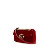 Sac bandoulière Gucci GG Marmont mini en velours matelassé rouge - 00pp thumbnail
