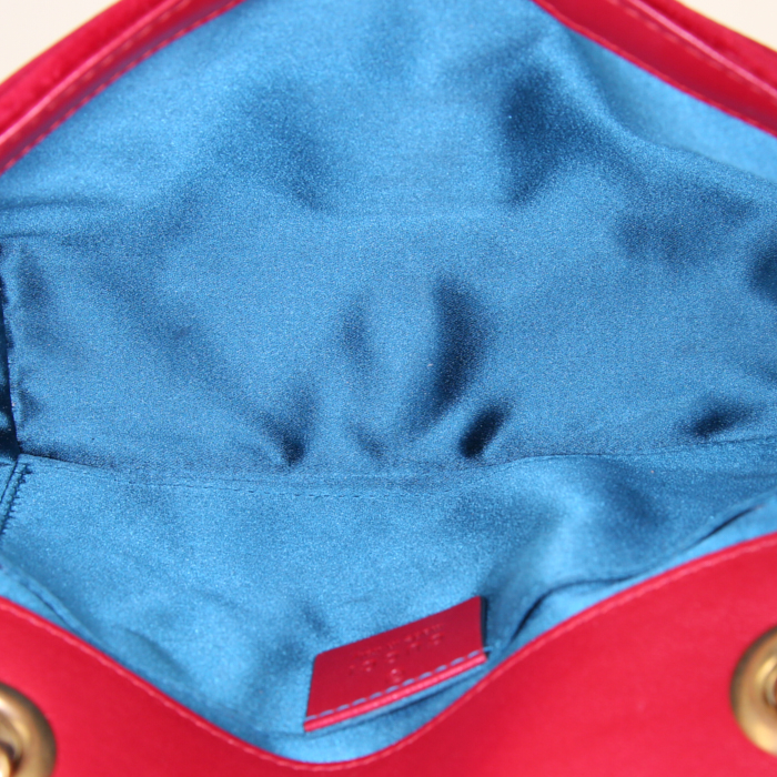 Gucci GG Marmont mini shoulder bag in red quilted velvet - Detail D3
