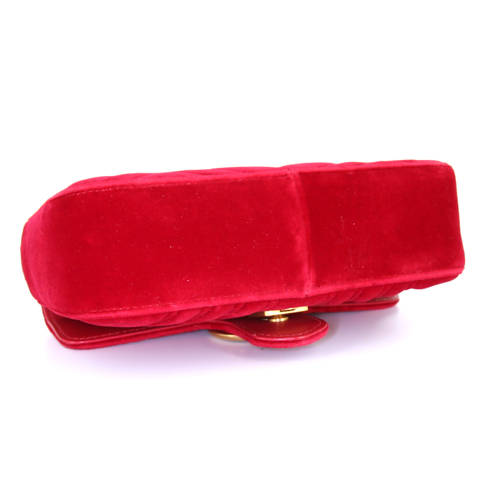 Gucci GG Marmont mini shoulder bag in red quilted velvet - Detail D5