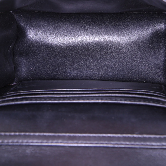 Bolso de mano Dior Miss Dior mini en charol acolchado negro - Detail D2