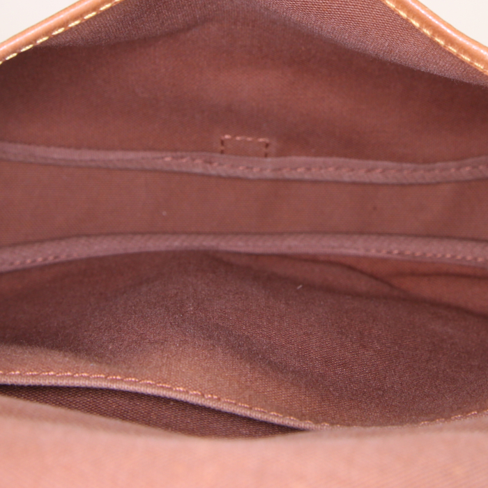 Bolso bandolera Louis Vuitton Saumur modelo pequeño en lona Monogram revestida marrón y cuero natural - Detail D2