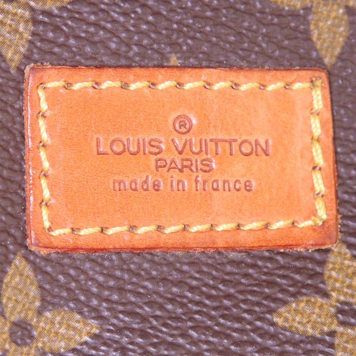 Sac bandoulière Louis Vuitton Saumur grand modèle en toile monogram enduite marron et cuir naturel - Detail D4