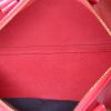 Sac à main Louis Vuitton Speedy 25 cm en cuir épi rouge - Detail D2 thumbnail