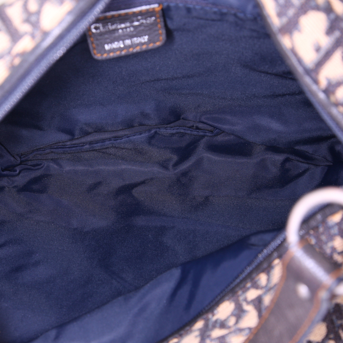 Sac à main Dior en toile monogram beige et bleu-foncé et cuir marron - Detail D2