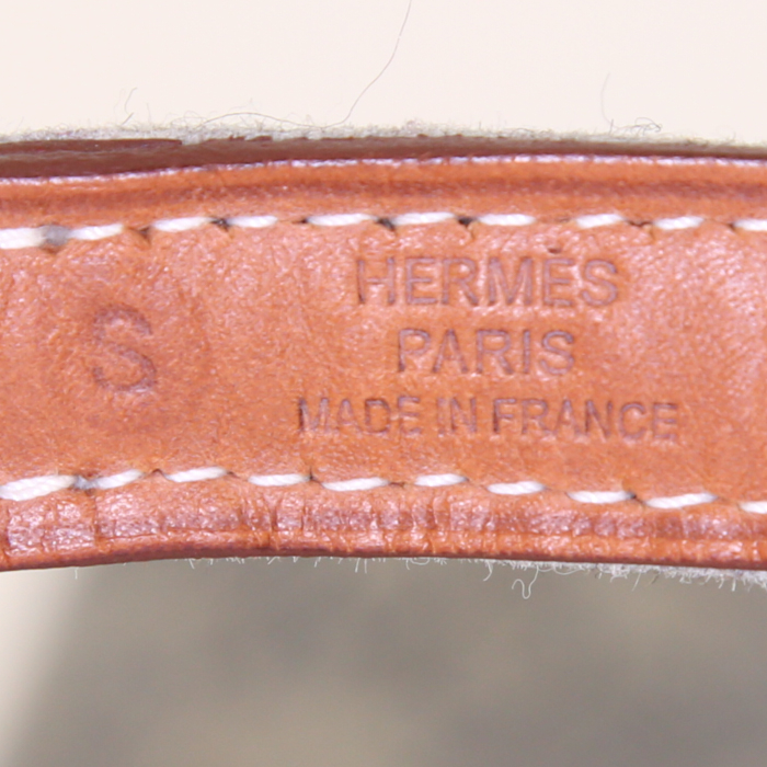 Bolso de mano Hermès Karimi en fieltro gris y cuero Barenia - Detail D3