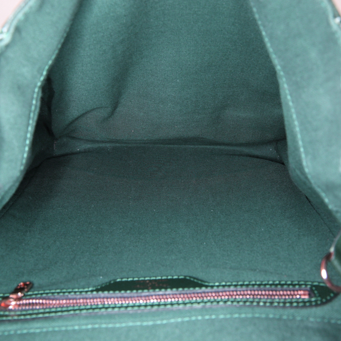 Sac à dos Louis Vuitton Cassiar en cuir taiga vert-foncé - Detail D2