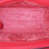 Bolso de mano Celine Luggage Micro en cuero granulado rojo - Detail D3 thumbnail