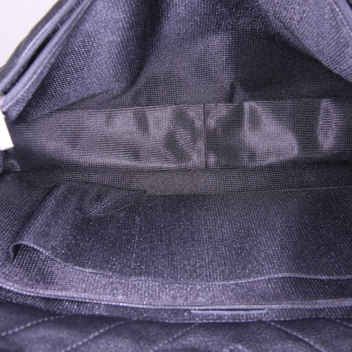 Borsa ventiquattrore Chanel in pelle martellata e trapuntata nera - Detail D3