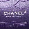 Chanel 2.55 shoulder bag in purple patent quilted leather - Detail D4 thumbnail