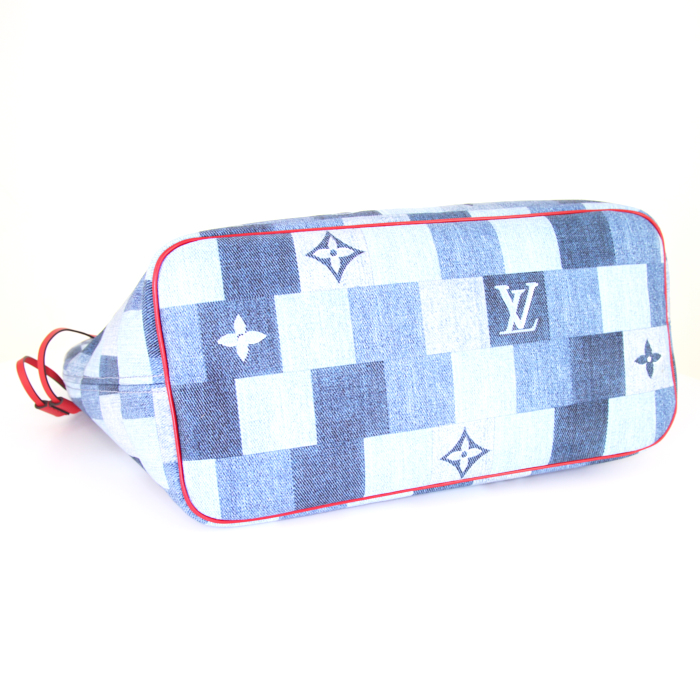 Bolso Cabás Louis Vuitton Neverfull modelo mediano en denim azul y cuero rojo - Detail D4