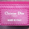 Sac à main Dior Lady Dior moyen modèle en cuir cannage rose-fushia - Detail D4 thumbnail