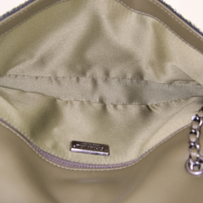 Bolso bandolera Chanel Editions Limitées Coco Club en lona caqui - Detail D3