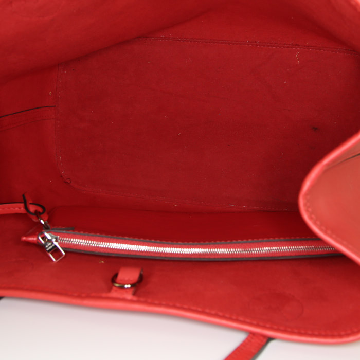 Sac cabas Louis Vuitton  Neverfull moyen modèle  en cuir épi rouge - Detail D2