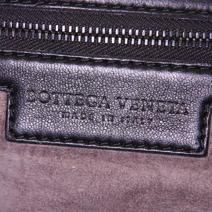 Bottega Veneta Veneta handbag in black intrecciato leather - Detail D3