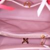 Louis Vuitton Capucines shoulder bag in powder pink grained leather - Detail D3 thumbnail
