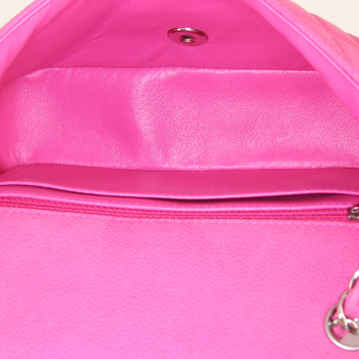 Chanel Timeless Mini shoulder bag in candy pink quilted grained leather - Detail D2