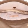 Bolso de mano Chanel Baguette en cuero acolchado dorado - Detail D2 thumbnail