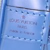 Sac à main Louis Vuitton Alma en cuir épi bleu - Detail D3 thumbnail