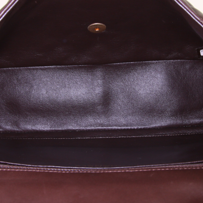 Bolso bandolera Chanel Timeless jumbo en cuero acolchado marrón - Detail D3