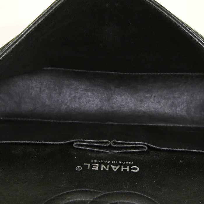 Chanel Timeless handbag in black quilted grained leather - Detail D3