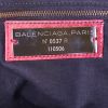 Bolsa de viaje Balenciaga Classic City en cuero color burdeos - Detail D3 thumbnail