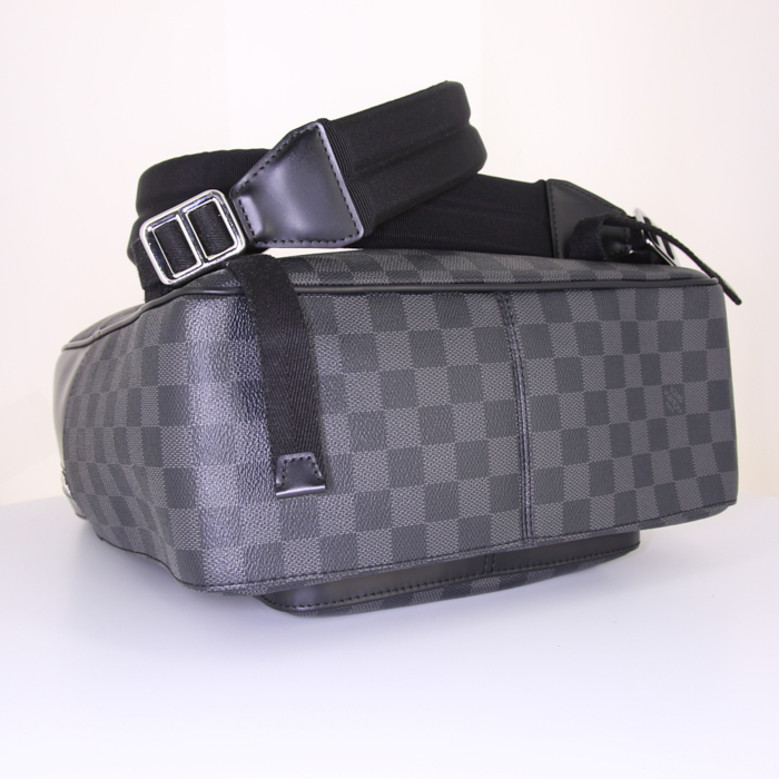 Sac à dos Louis Vuitton Josh en toile damier graphite et cuir noir - Detail D4