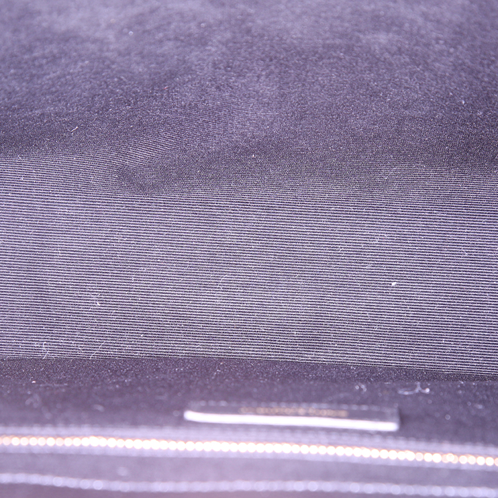 Borsa a tracolla Saint Laurent Enveloppe modello grande in pelle martellata e trapuntata nera - Detail D3