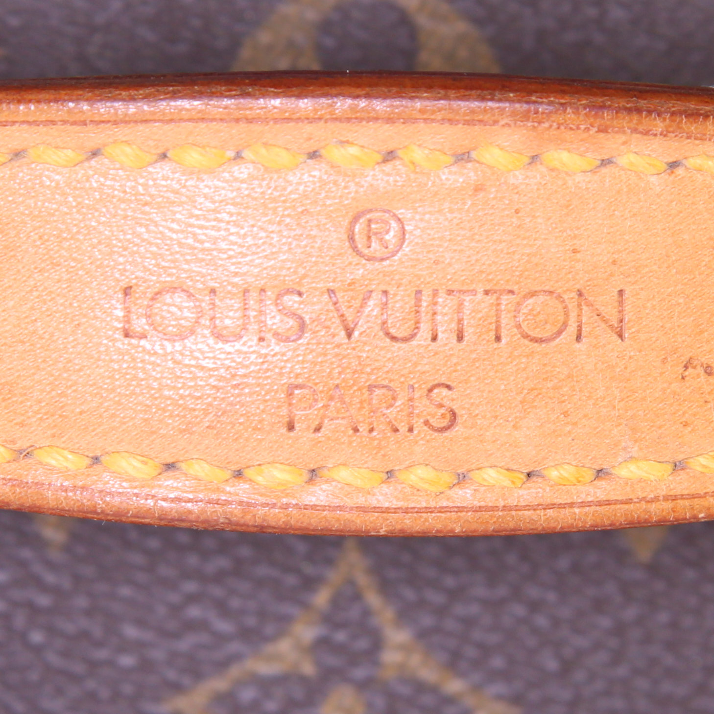 Vanity Louis Vuitton Boîte à Pharmacie en lona Monogram marrón y fibra vulcanizada - Detail D4