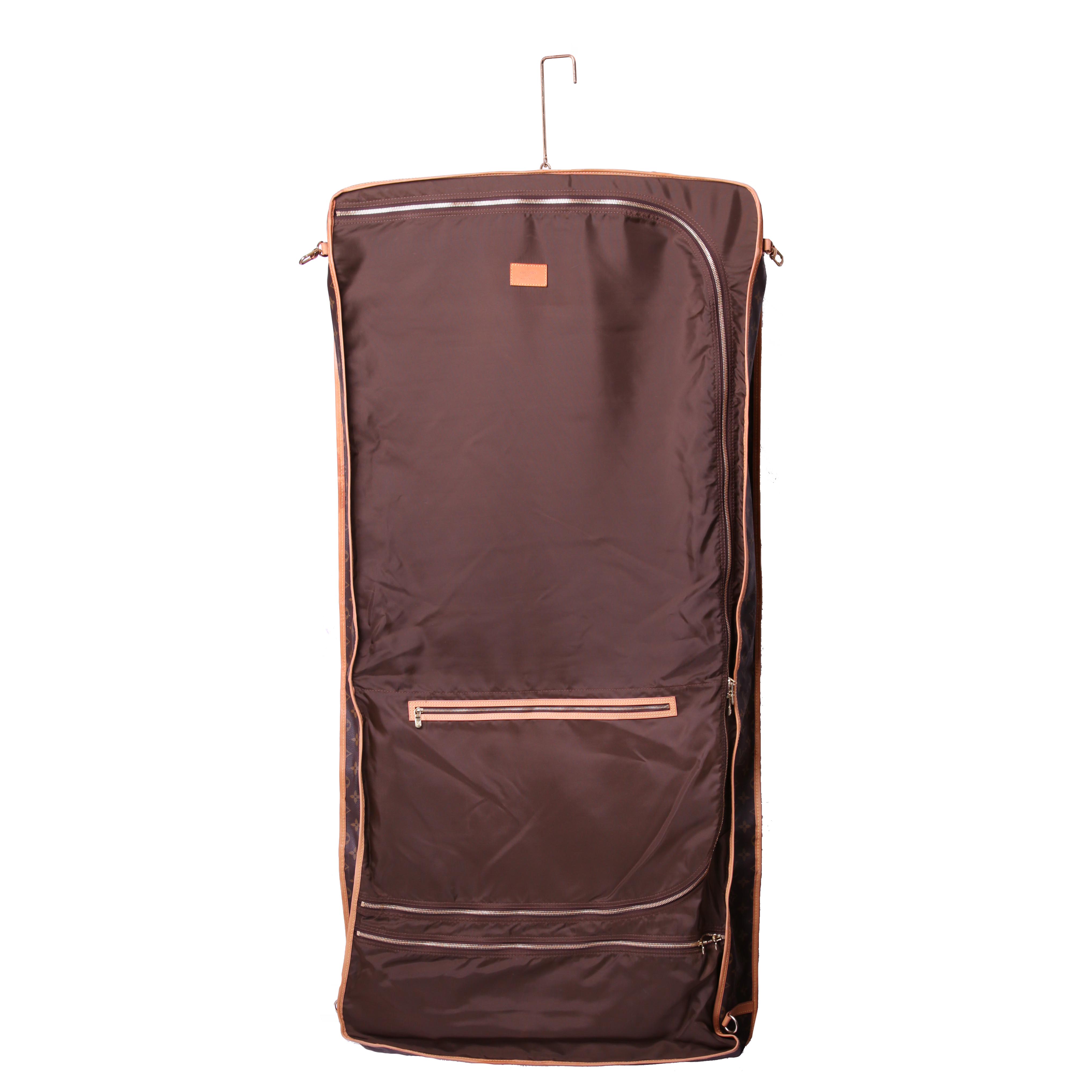 Louis Vuitton clothes-hangers in monogram canvas and natural leather - Detail D2