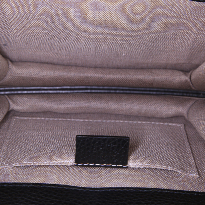 Sac bandoulière Gucci Interlocking G en cuir grainé noir - Detail D2